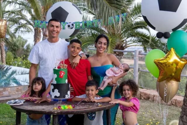Imiona dzieci Ronaldo: poznaj ich imiona i daty urodzenia Imiona dzieci Ronaldo: poznaj ich imiona i daty urodzenia