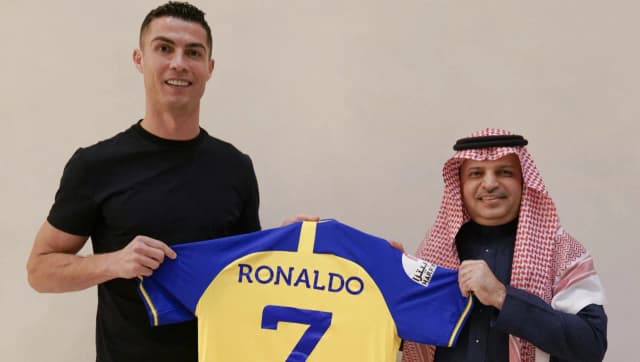 CR7 ile zarabia? Zaskakujące fakty o dochodach Ronaldo w Al-Nassr CR7 ile zarabia? Zaskakujące fakty o dochodach Ronaldo w Al-Nassr